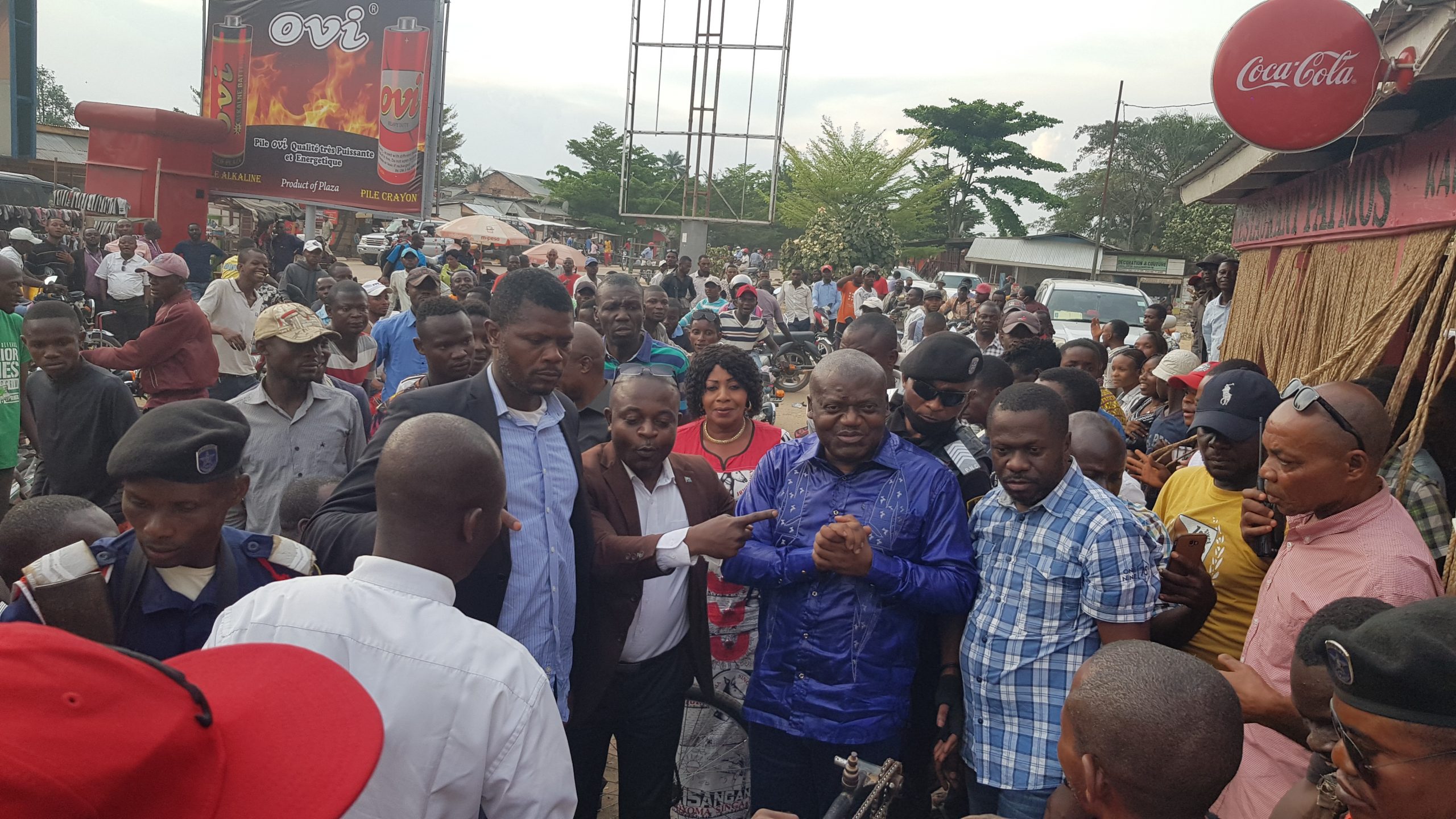 Kisangani / Marche pacifique spontanée, les motards et plusieurs couches de la population réitèrent leur confiance au Gouverneur de province