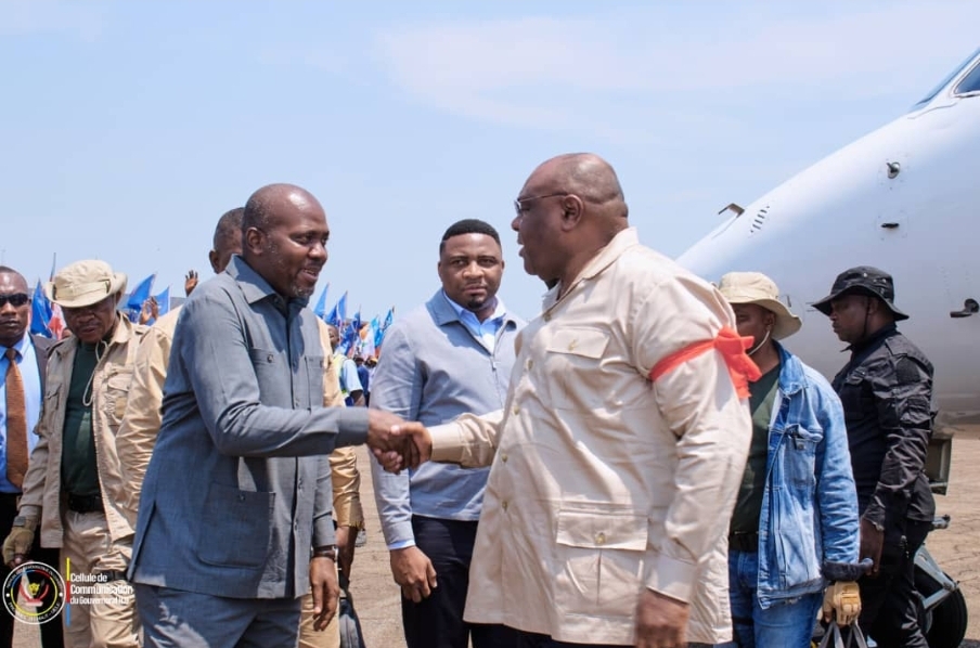 Haut-Uele/Le VPM Jean-Pierre Bemba et le Gouv Jean Bakomito unis pour la mobilisation des jeunes dans l’armée