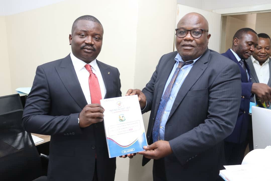 Haut-Uele /Validation du Budget rectificatif 2024 : Le Ministre provincial Jacques Anzatepe Danga, artisan d’une gestion saine et conforme aux normes