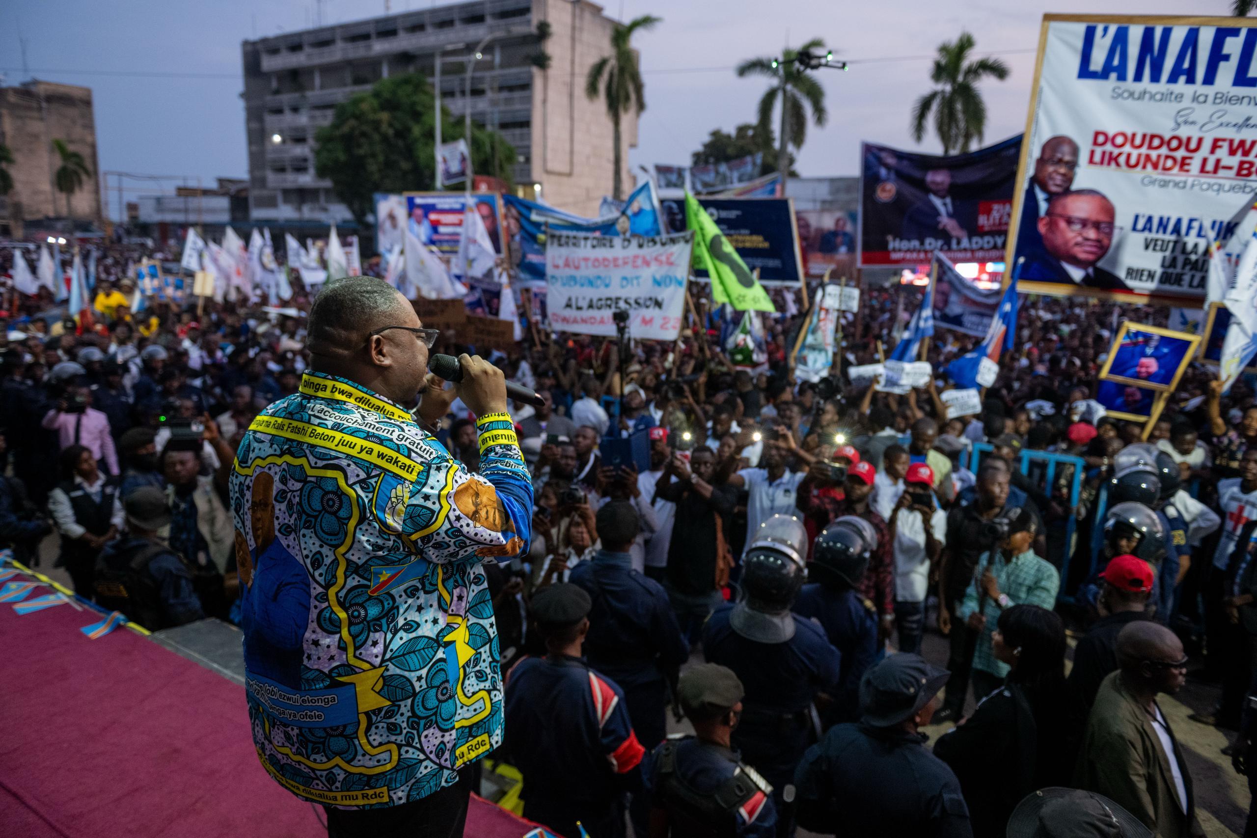 Tshopo/Doudou Fwamba appelle à l’unité, au dépassement des intérêts personnels et au soutien au Président Félix Tshisekedi