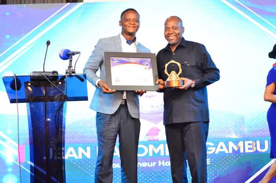 RDC-Kinshasa/Jean Bakomito Gambu plébiscité par la Coordination du Trophée Tombwama pour ses réalisations