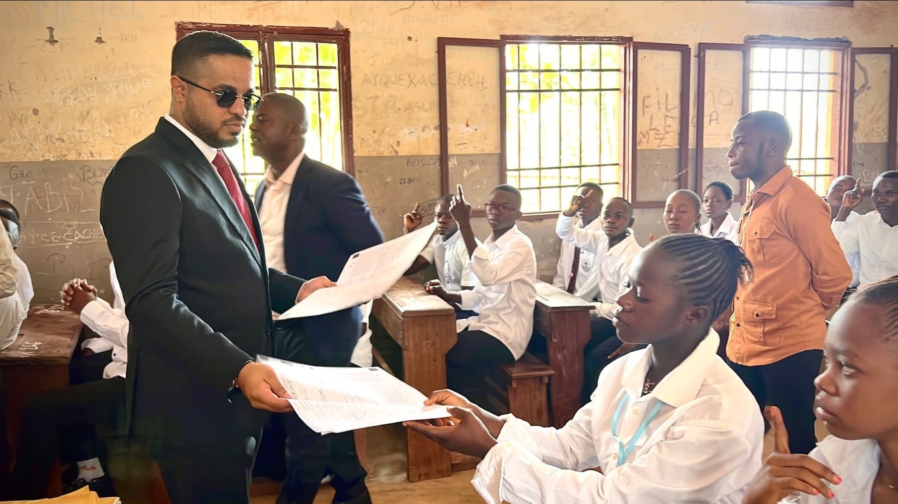 Bas-Uélé/Épreuves des Exemens d&rsquo;Etat, le Gouverneur Mike-David Mokeni encourage les élèves finalistes et leur rappelle qu&rsquo;ils sont les pépinières pour une élite solide et profitable 