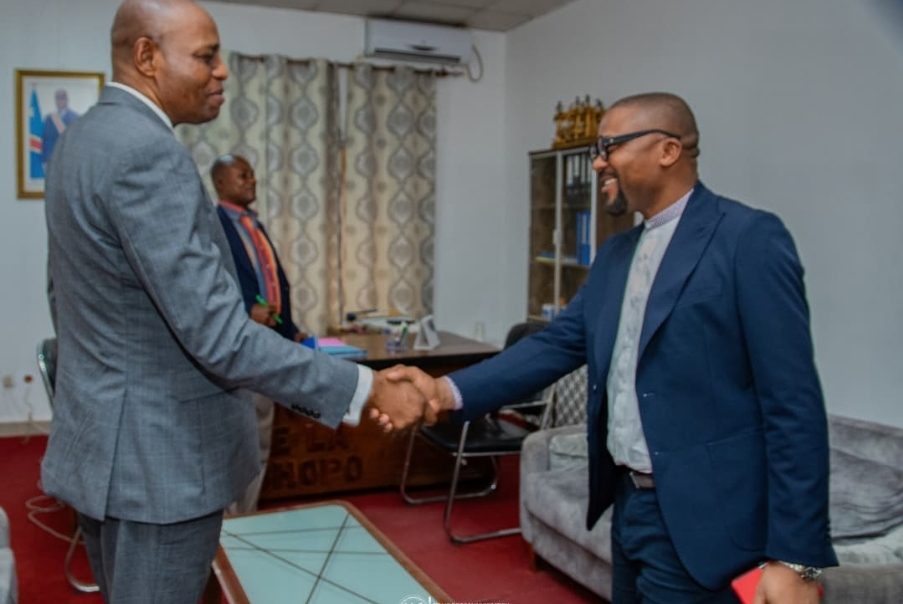 Kisangani / Francy Bangala Boyoma chez le Vice-gouverneur Lomoyo pour les civilités